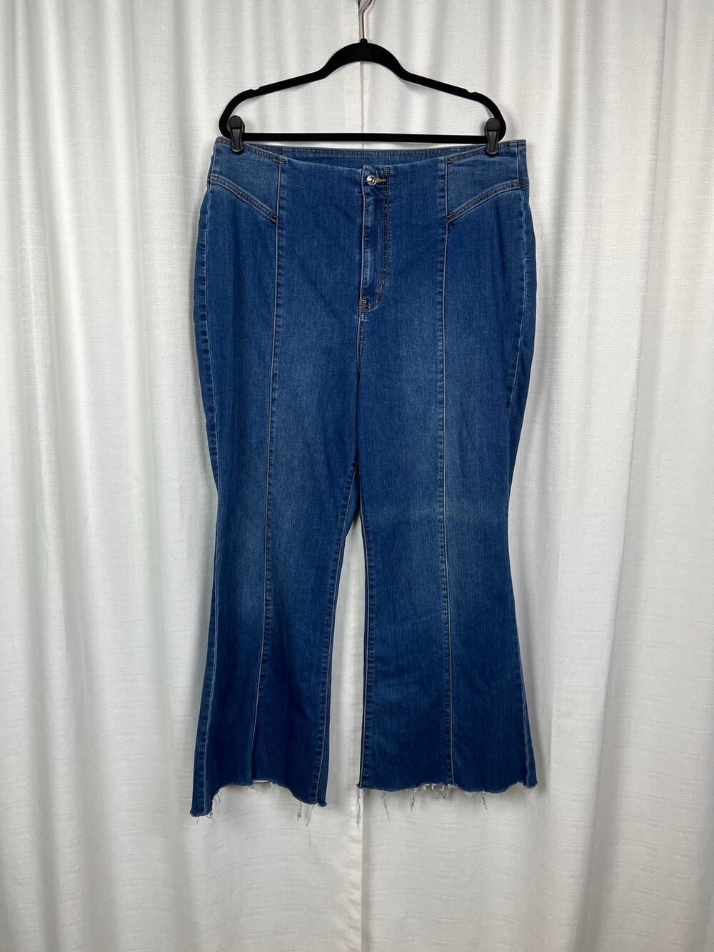 Free People We The Free Curvy Flare Leg Raw Hem Jeans Sz.35